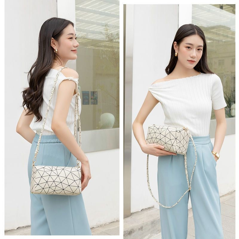 BeCloz Diamond Quilted Baguette Bag