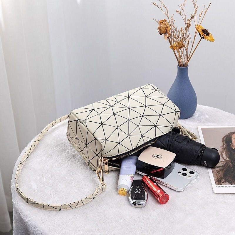 BeCloz Diamond Quilted Baguette Bag